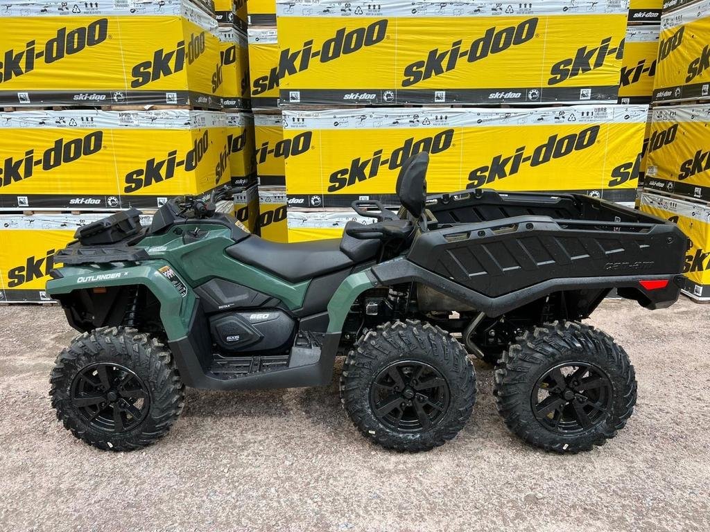 Can-Am Outlander Max 6x6 DPS 650  2025 à Charlemagne, Québec - 1 - w1024h768px