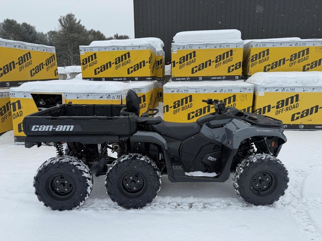 Can-Am OUTLANDER MAX 6X6 DPS 700  2026 à Charlemagne, Québec - 1 - w1024h768px