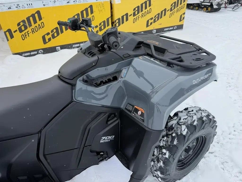 Can-Am OUTLANDER MAX 6X6 DPS 700  2026 à Charlemagne, Québec - 2 - w1024h768px
