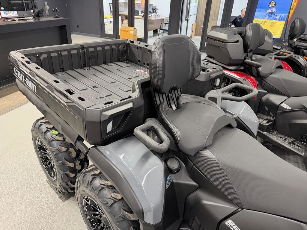Can-Am OUTLaNDER MAX 6X6 DPS 850  2026 à Charlemagne, Québec - 5 - w1024h768px