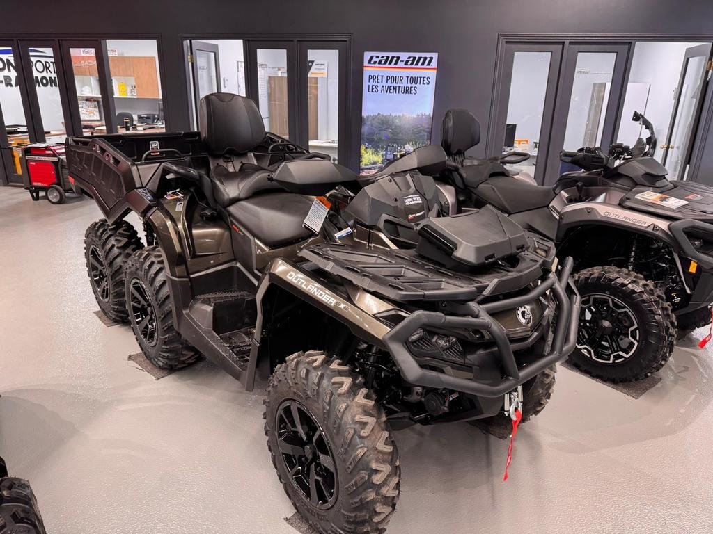 Can-Am Outlander Max 6x6 XT 1000  2025 à Charlemagne, Québec - 1 - w1024h768px