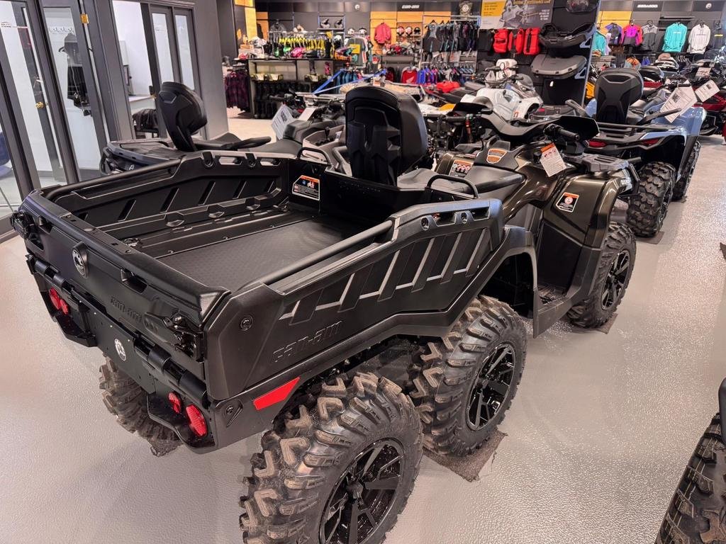Can-Am Outlander Max 6x6 XT 1000  2025 à Charlemagne, Québec - 4 - w1024h768px