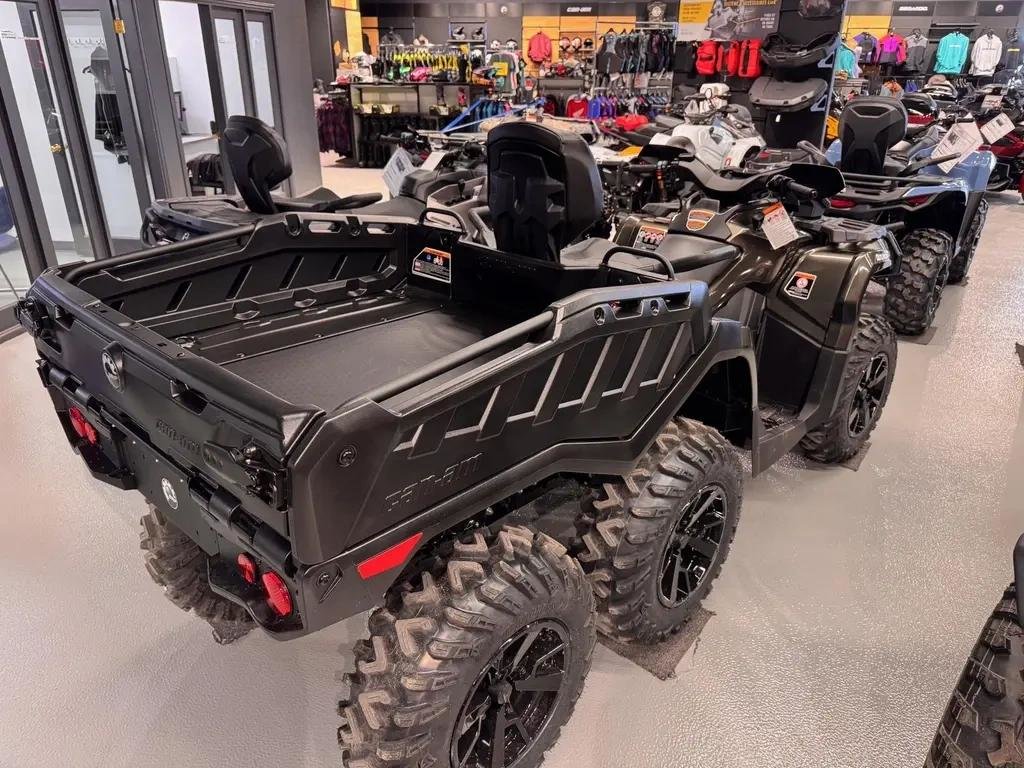 2025 Can-Am Outlander Max 6x6 XT 1000 in Charlemagne, Quebec - 4 - w1024h768px
