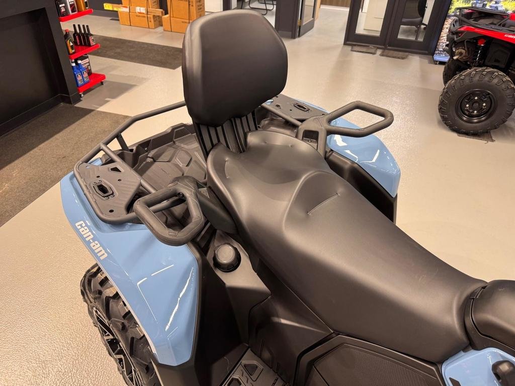 2025 Can-Am OUTLANDER  MAX 700 XT in Charlemagne, Quebec - 2 - w1024h768px