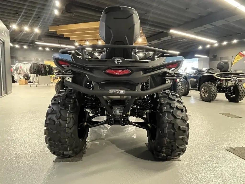 2026 Can-Am OUTLANDER MAX 700 XT in Charlemagne, Quebec - 3 - w1024h768px