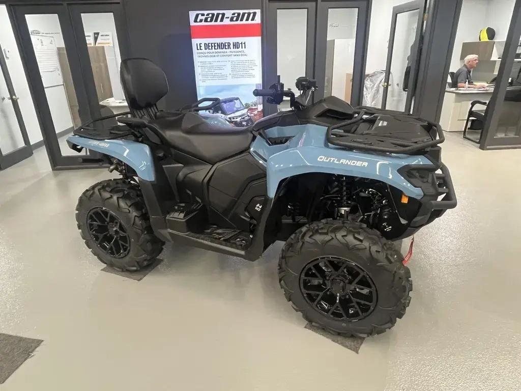 Can-Am OUTLANDER MAX 700 XT  2026 à Charlemagne, Québec - 1 - w1024h768px