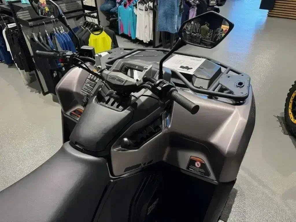 Can-Am OUTLANDER MAX 700 XT  2026 à Charlemagne, Québec - 2 - w1024h768px