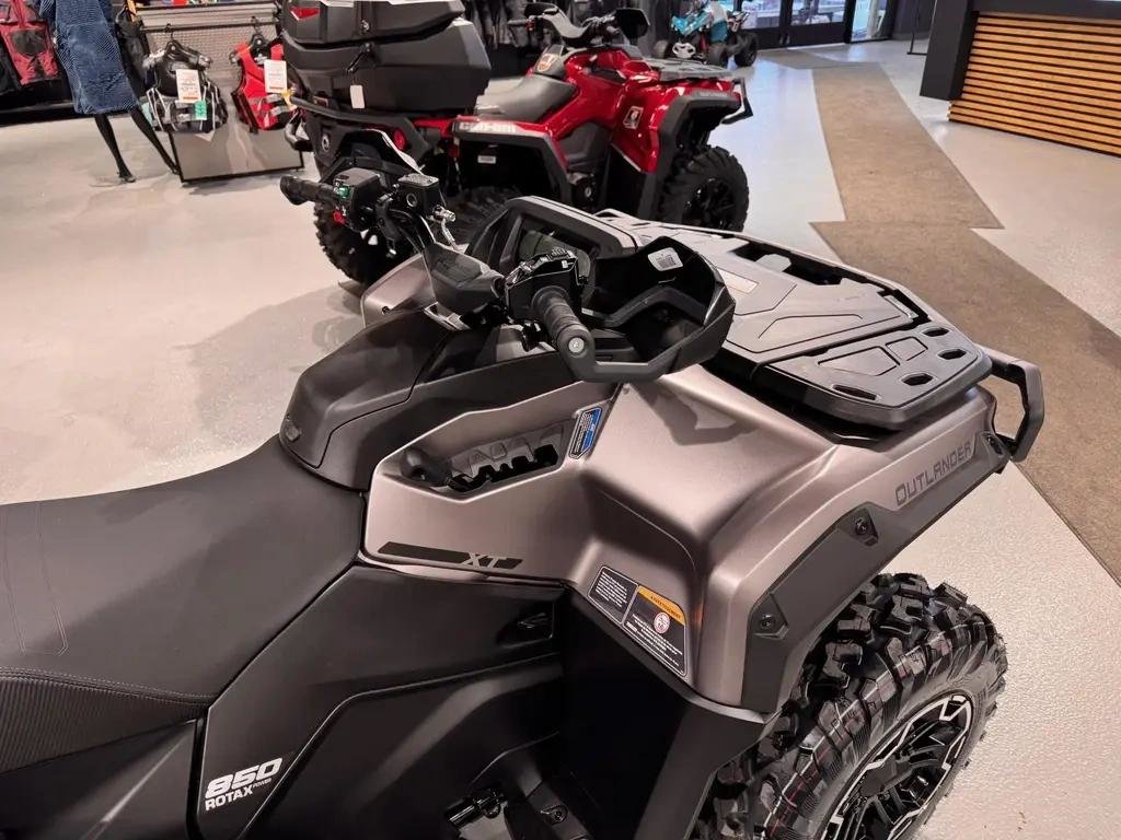 Can-Am OUTLANDER  MAX 850 XT  2026 à Charlemagne, Québec - 2 - w1024h768px