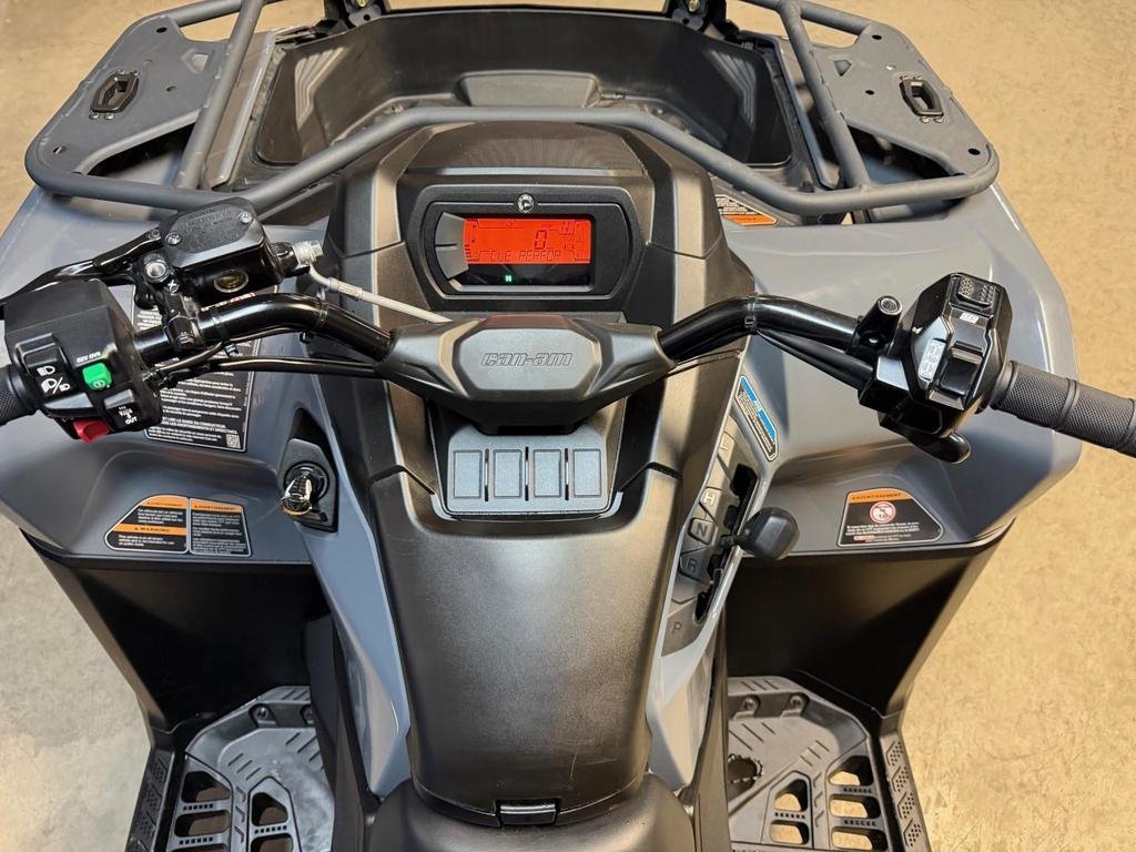 Can-Am OUTLANDER MAX DPS 700  2024 à Charlemagne, Québec - 7 - w1024h768px