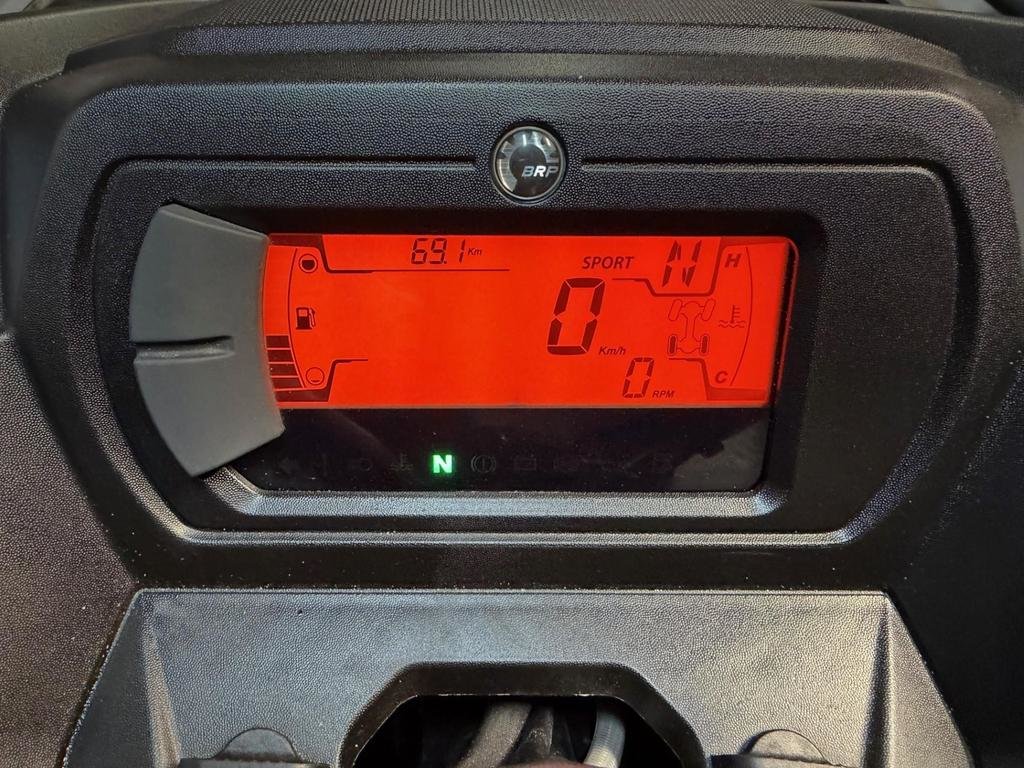 Can-Am OUTLANDER MAX DPS 700  2024 à Charlemagne, Québec - 8 - w1024h768px