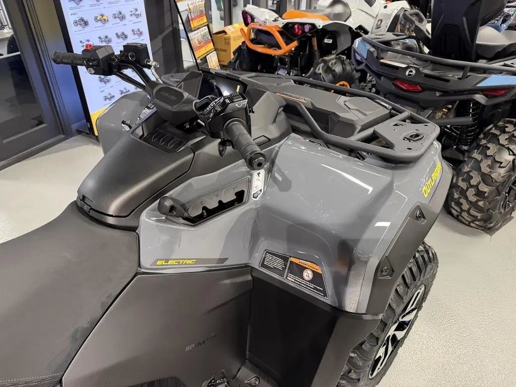 Can-Am OUTLANDER MAX ELECTRIQUE EV  2026 à Charlemagne, Québec - 3 - w1024h768px