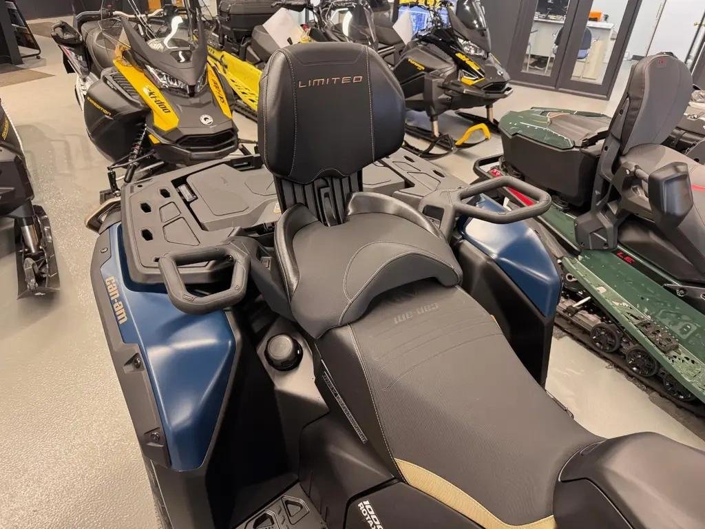 2026 Can-Am OUTLANDER MAX LIMITED 1000R in Charlemagne, Quebec - 3 - w1024h768px