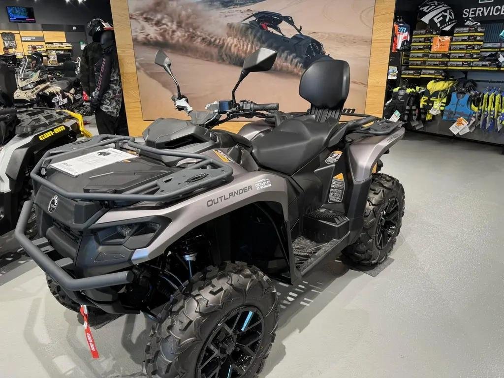 Can-Am Outlander Max XT 700  2025 à Charlemagne, Québec - 5 - w1024h768px