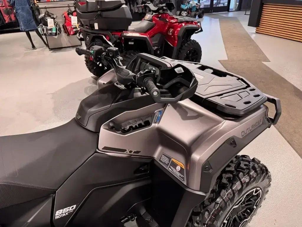 Can-Am OUTLANDER MAX XT 850  2026 à Charlemagne, Québec - 6 - w1024h768px