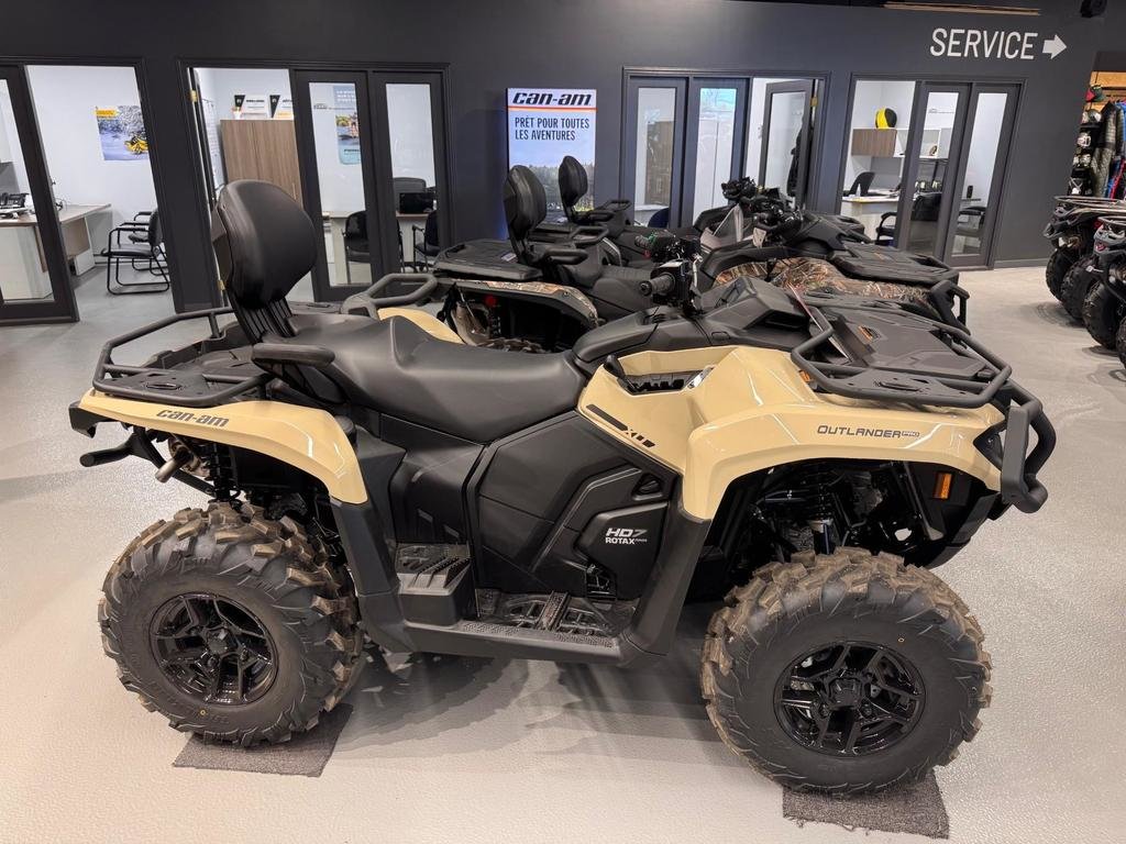 Can-Am OUTLANDER PRO MAX XU 700 HD7  2025 à Charlemagne, Québec - 1 - w1024h768px