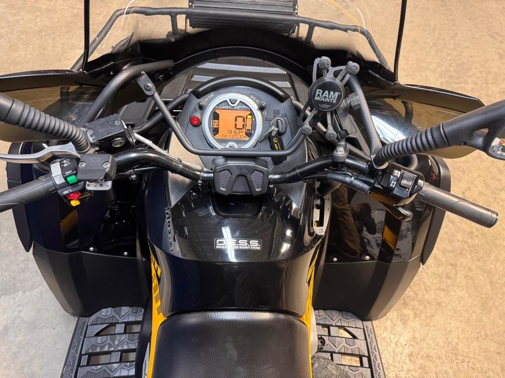 Can-Am OUTLANDER XT 500 MAX XT-P  2010 à Charlemagne, Québec - 7 - w1024h768px