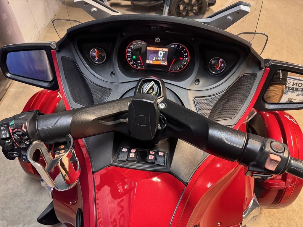 2015 Can-Am RT LIMITED SE6 in Charlemagne, Quebec - 7 - w1024h768px