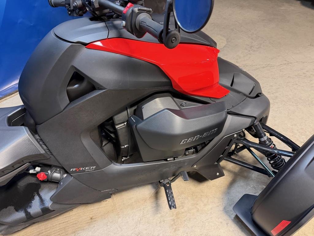 Can-Am RYKER SPORT 900 ACE  2024 à Charlemagne, Québec - 4 - w1024h768px