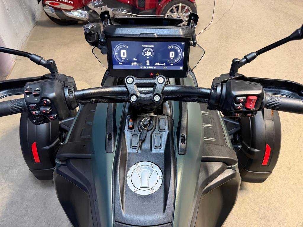 2025 Can-Am SPYDER CANYON REDROCK in Charlemagne, Quebec - 7 - w1024h768px