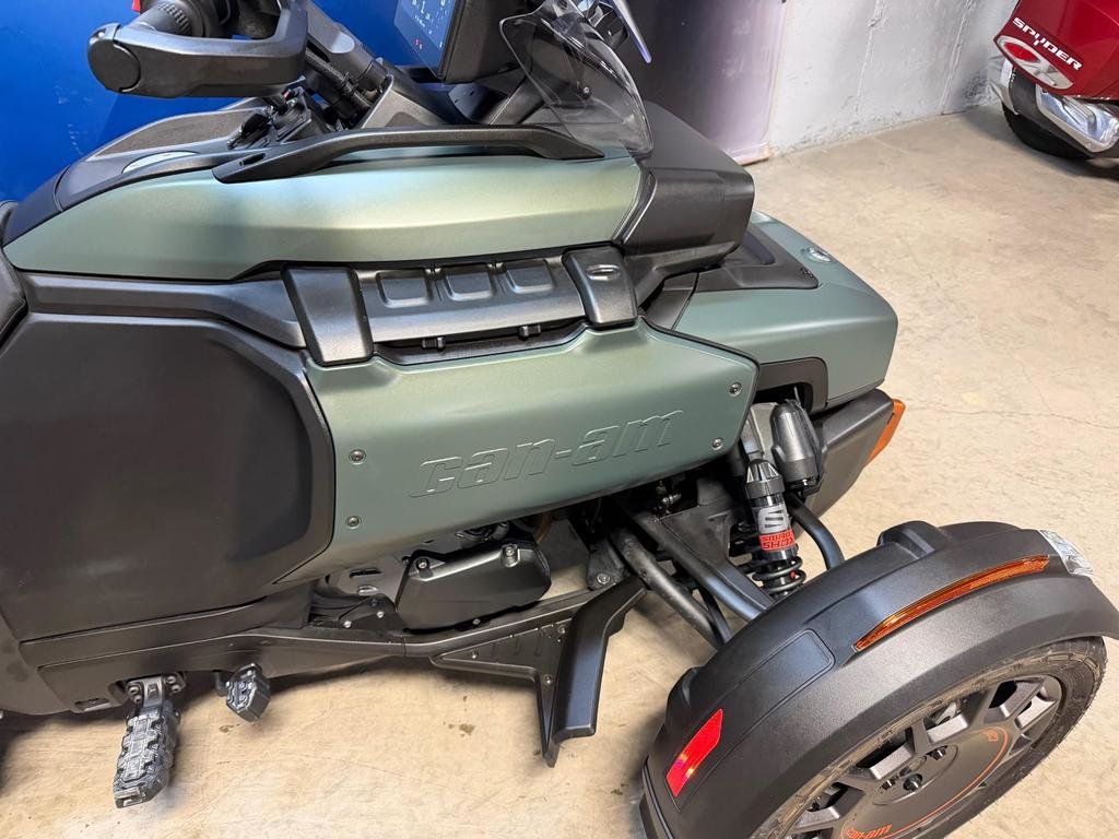 2025 Can-Am SPYDER CANYON REDROCK in Charlemagne, Quebec - 4 - w1024h768px
