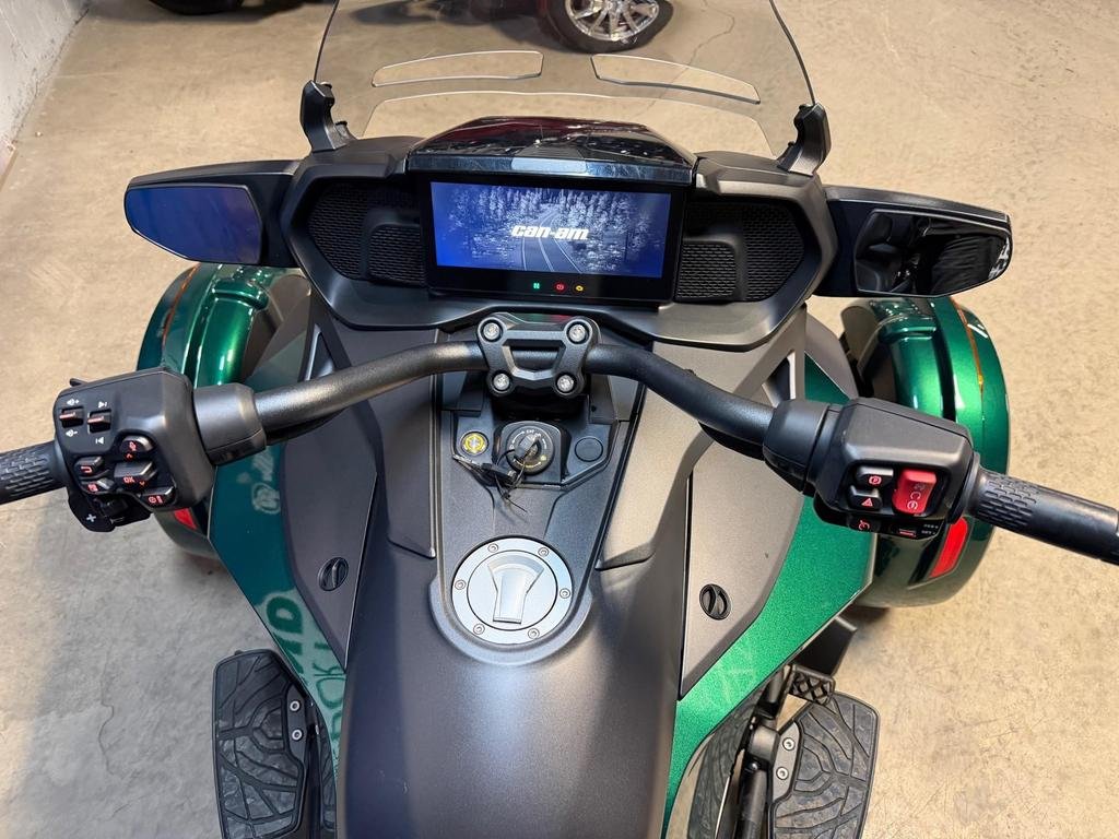 2025 Can-Am SPYDER F3 LIMITED SPECIAL SERIES in Charlemagne, Quebec - 7 - w1024h768px