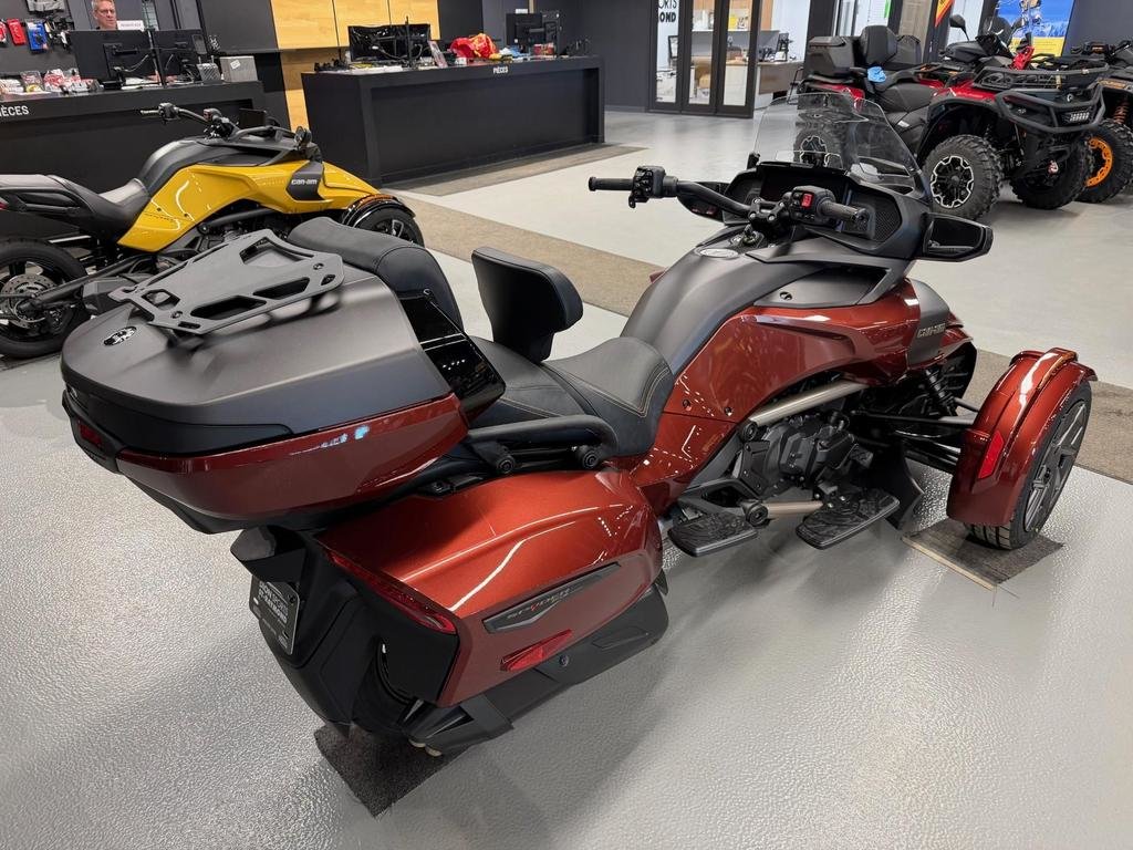 Can-Am SPYDER F3 LIMITED SPECIAL SERIES  2026 à Charlemagne, Québec - 5 - w1024h768px