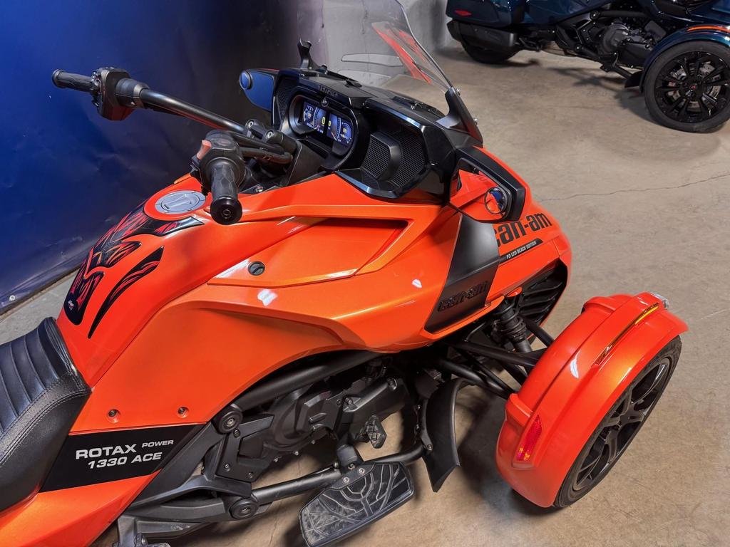 Can-Am SPYDER F3 LIMITED  2019 à Charlemagne, Québec - 4 - w1024h768px