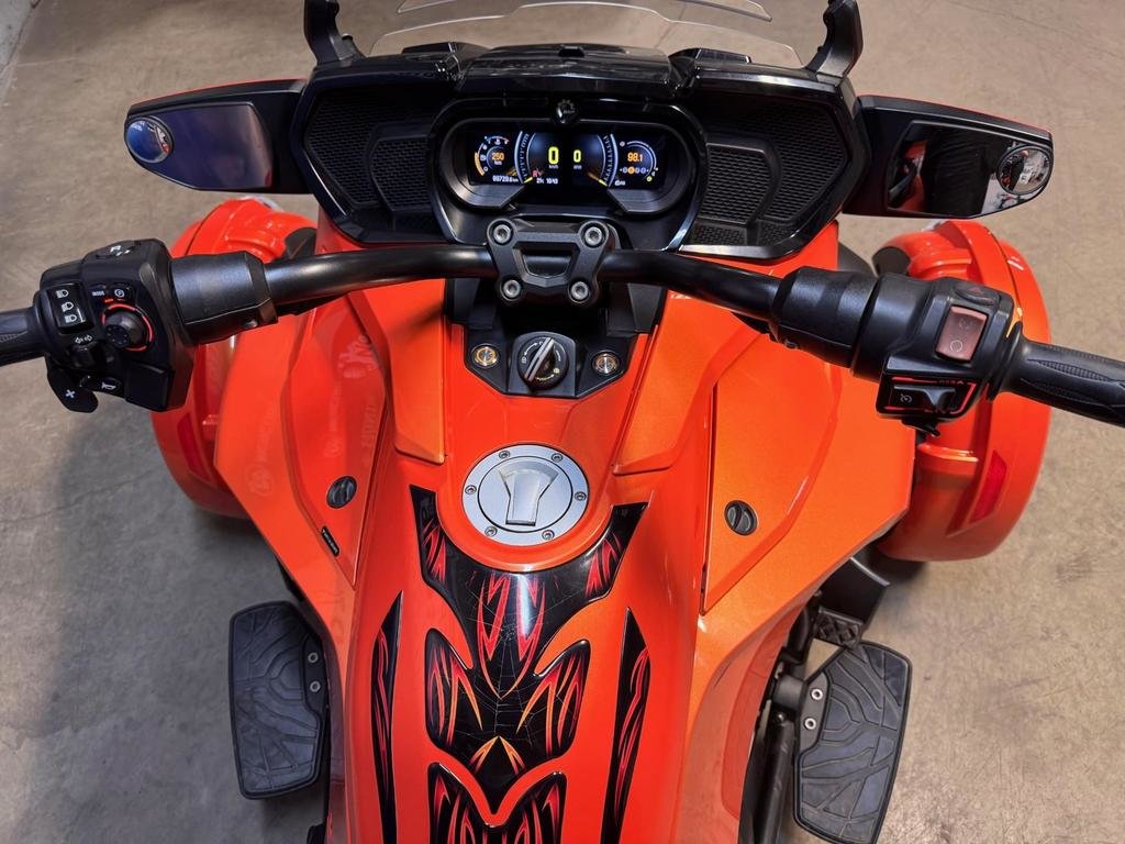 Can-Am SPYDER F3 LIMITED  2019 à Charlemagne, Québec - 7 - w1024h768px