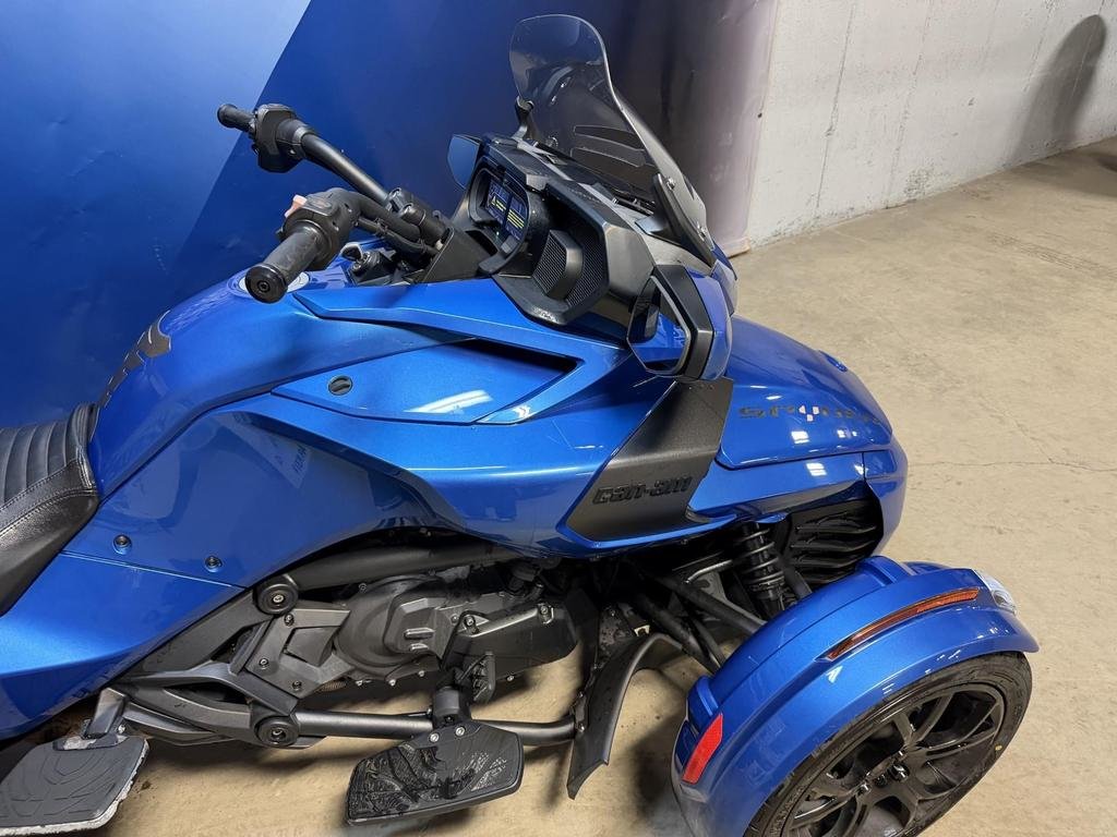 Can-Am SPYDER F3 LIMITED  2019 à Charlemagne, Québec - 4 - w1024h768px