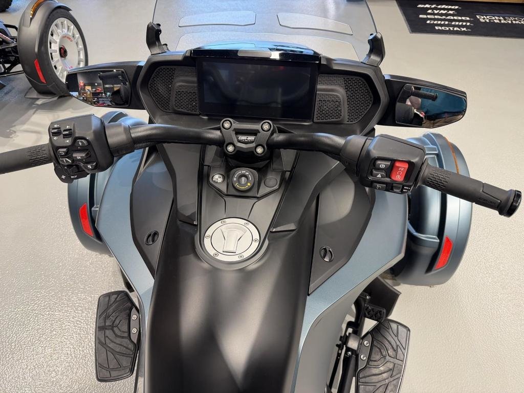 2026 Can-Am SPYDER F3 LIMITED in Charlemagne, Quebec - 6 - w1024h768px