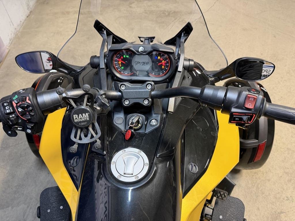 2017 Can-Am SPYDER F3-S SE6 F3 in Charlemagne, Quebec - 7 - w1024h768px