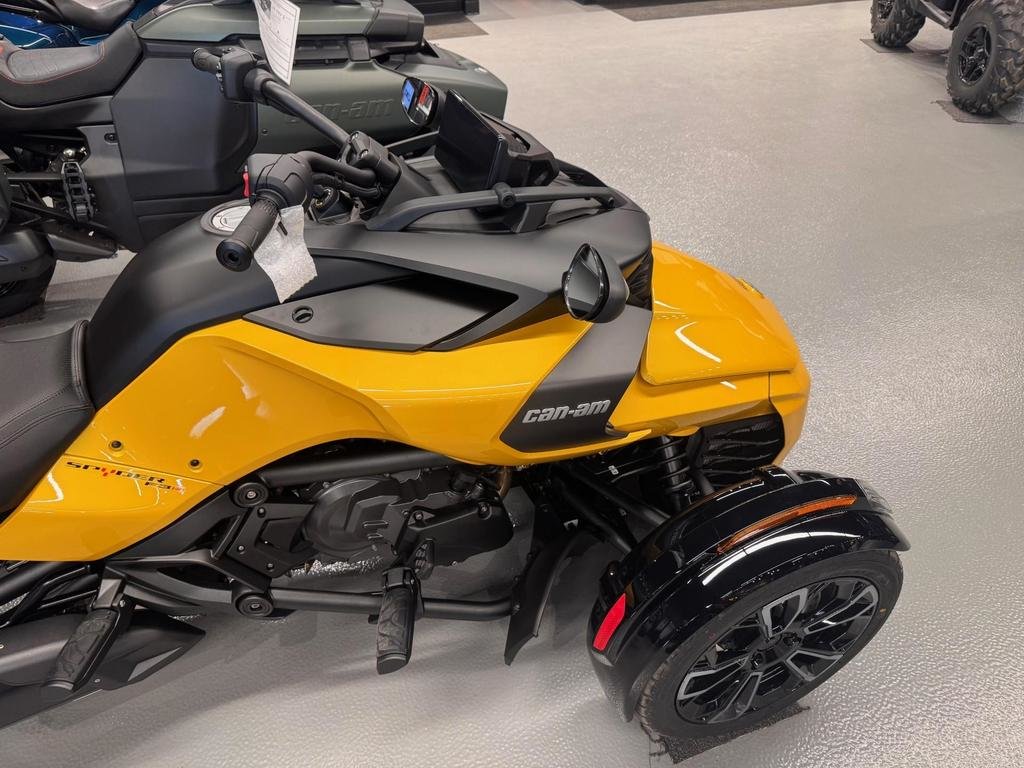 Can-Am SPYDER F3-S SE6 F3  2026 à Charlemagne, Québec - 3 - w1024h768px