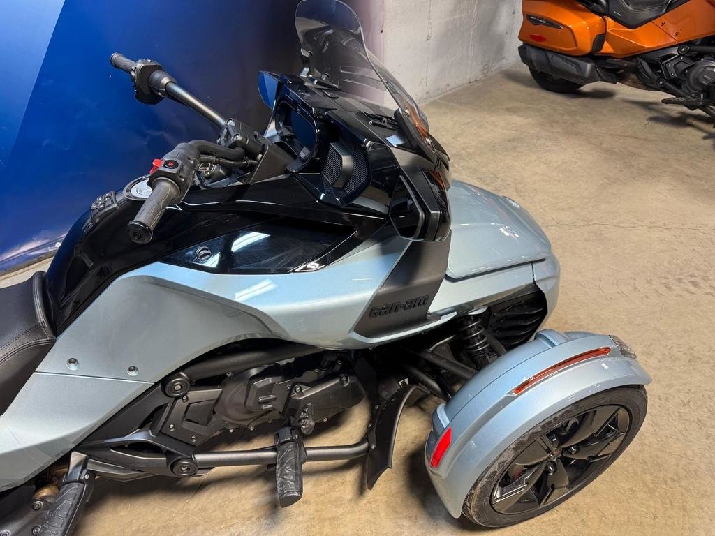 Can-Am SPYDER F3-T 1330 F3 T SE6  2021 à Charlemagne, Québec - 4 - w1024h768px