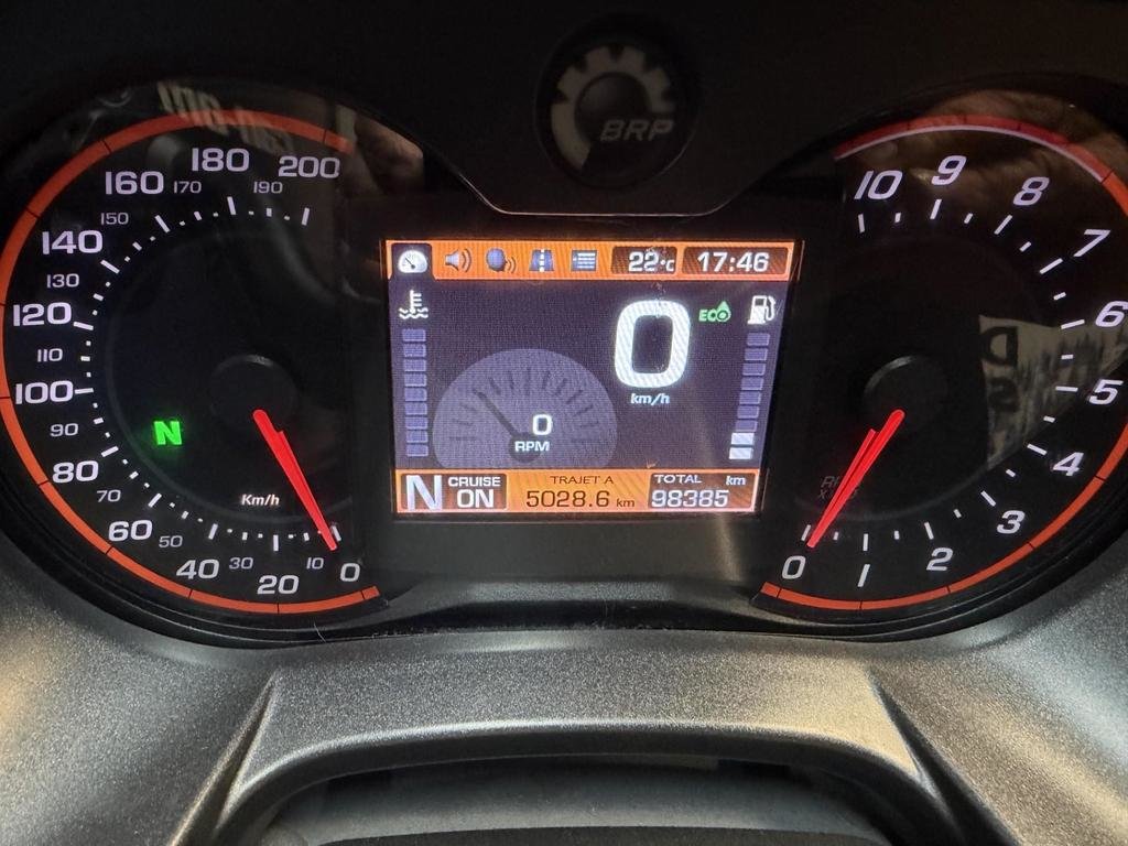 2016 Can-Am SPYDER F3-T LIMITED F3 in Charlemagne, Quebec - 9 - w1024h768px