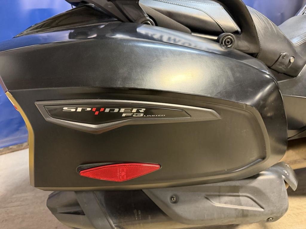 2016 Can-Am SPYDER F3-T LIMITED F3 in Charlemagne, Quebec - 7 - w1024h768px