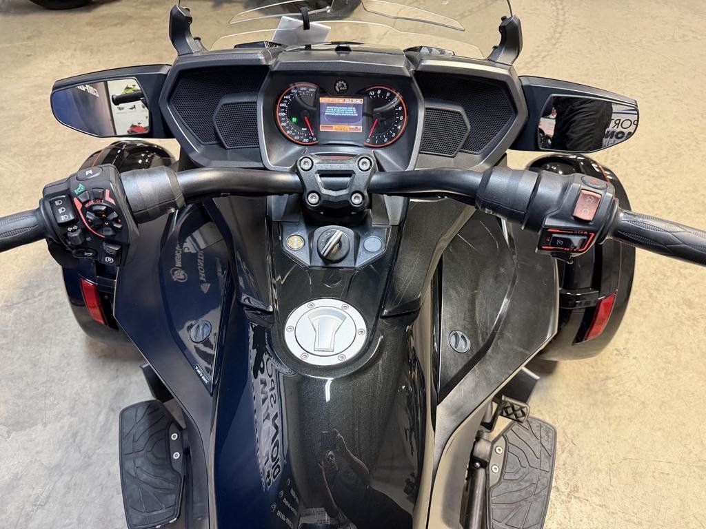 2016 Can-Am SPYDER F3-T LIMITED F3 in Charlemagne, Quebec - 8 - w1024h768px