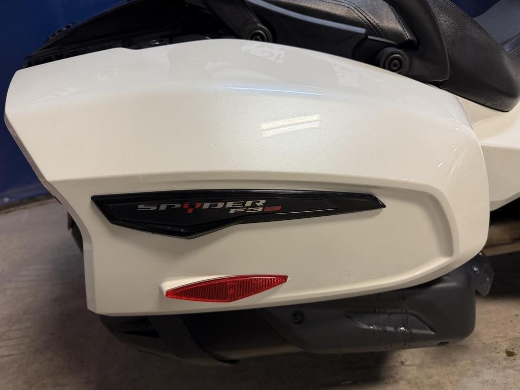 Can-Am SPYDER F3-T SE6 F3 T  2022 à Charlemagne, Québec - 7 - w1024h768px