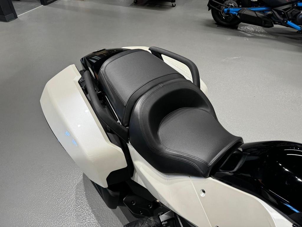 Can-Am Spyder F3 T SE6 F3-T  2024 à Charlemagne, Québec - 4 - w1024h768px