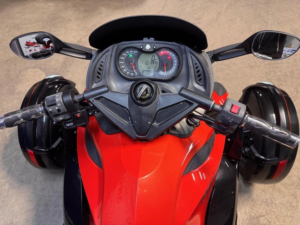 2009 Can-Am SPYDER RS SE5 in Charlemagne, Quebec - 7 - w1024h768px