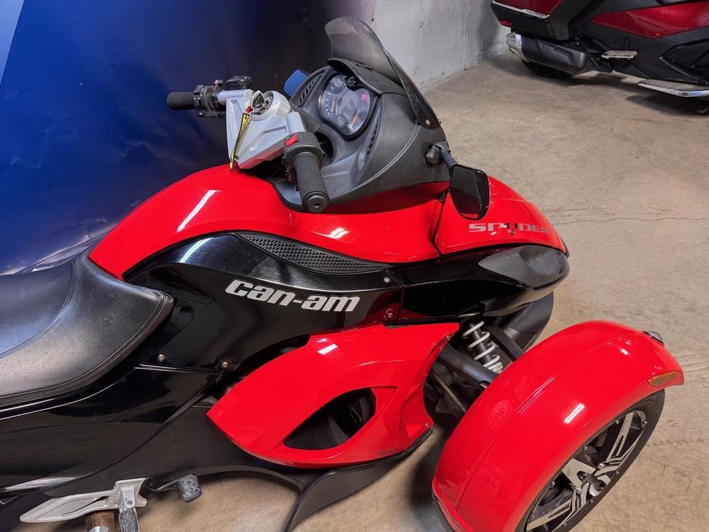 Can-Am SPYDER RS SM5  2008 à Charlemagne, Québec - 4 - w1024h768px