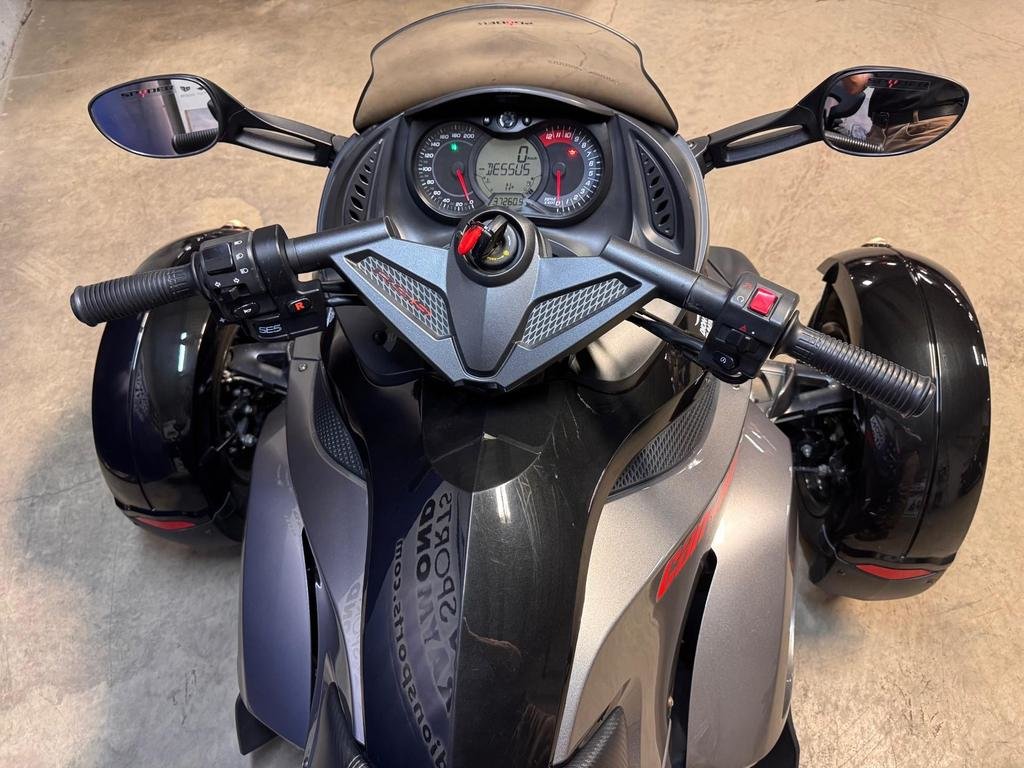 Can-Am SPYDER RSS SE5 RS-S  2011 à Charlemagne, Québec - 7 - w1024h768px