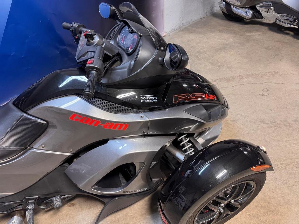 Can-Am SPYDER RSS SE5 RS-S  2011 à Charlemagne, Québec - 4 - w1024h768px
