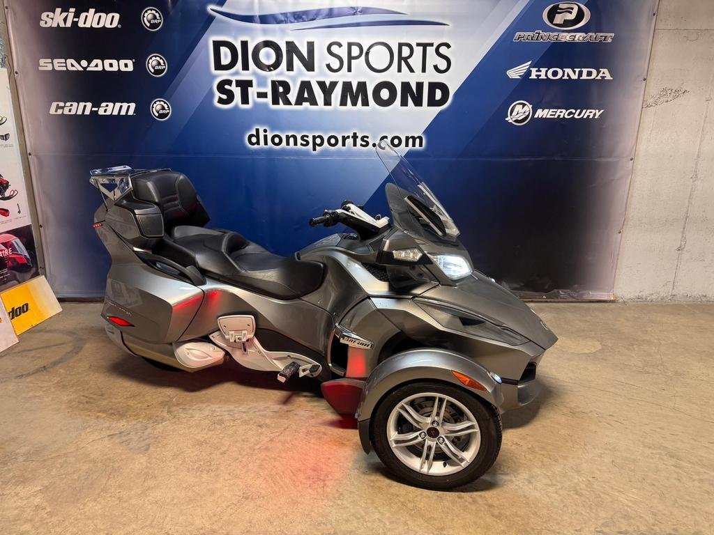 Can-Am SPYDER RT BASE SM5  2011 à Charlemagne, Québec - 1 - w1024h768px