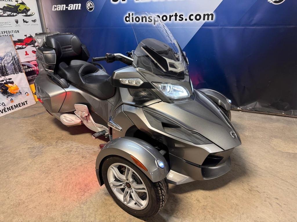Can-Am SPYDER RT BASE SM5  2011 à Charlemagne, Québec - 2 - w1024h768px