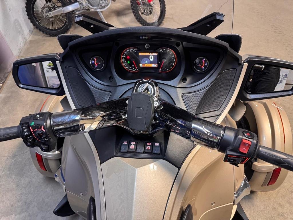 2017 Can-Am Spyder RT Limited bas km in Charlemagne, Quebec - 7 - w1024h768px