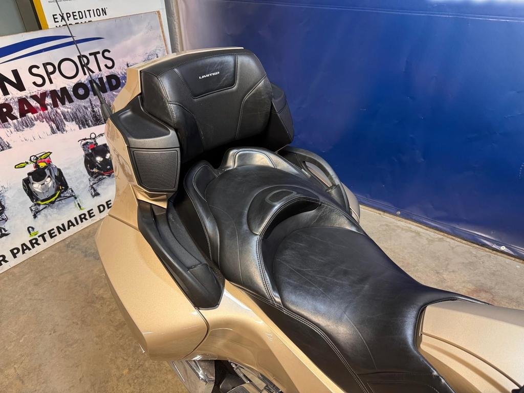 2017 Can-Am Spyder RT Limited bas km in Charlemagne, Quebec - 5 - w1024h768px