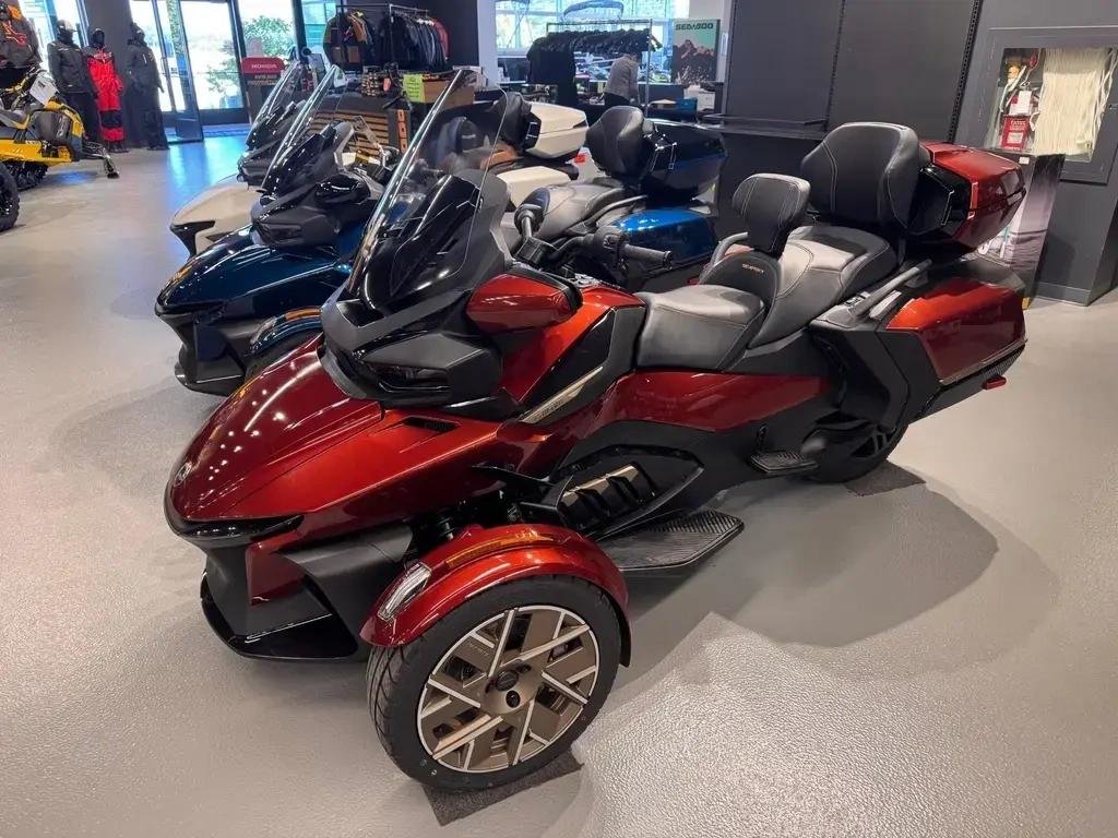 Can-Am Spyder RT Limited SEA-TO-SKY  2026 à Charlemagne, Québec - 5 - w1024h768px