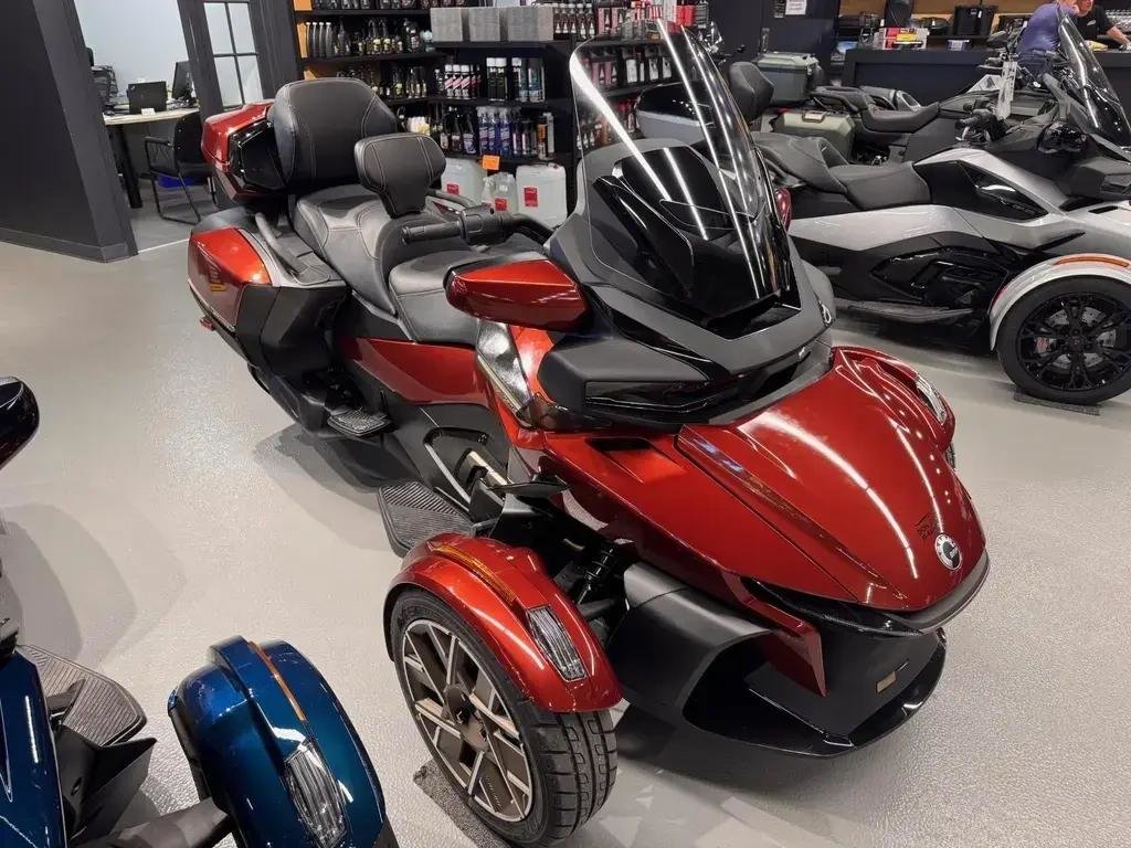 Can-Am Spyder RT Limited SEA-TO-SKY  2026 à Charlemagne, Québec - 3 - w1024h768px