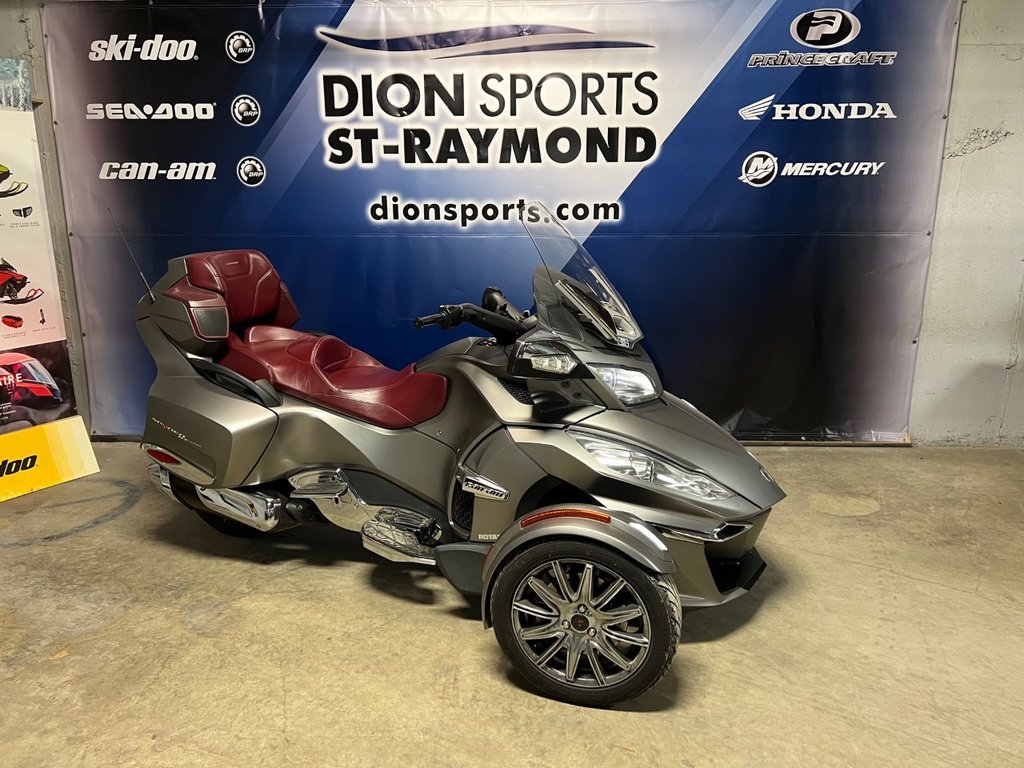 Spyder RT Limited  2014 à Charlemagne, Québec - 1 - w1024h768px