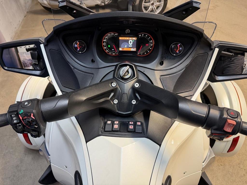 2016 Can-Am SPYDER RT LIMITED in Charlemagne, Quebec - 7 - w1024h768px